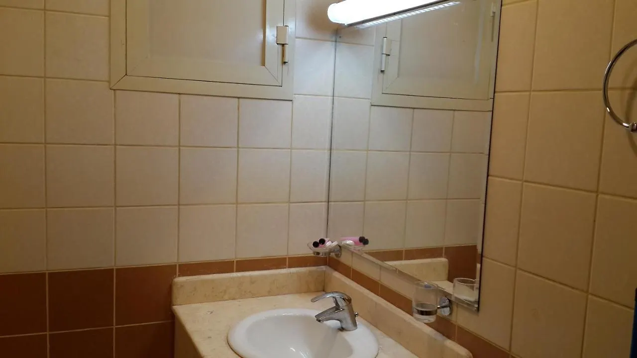Al Aziziyah Hotel Suites